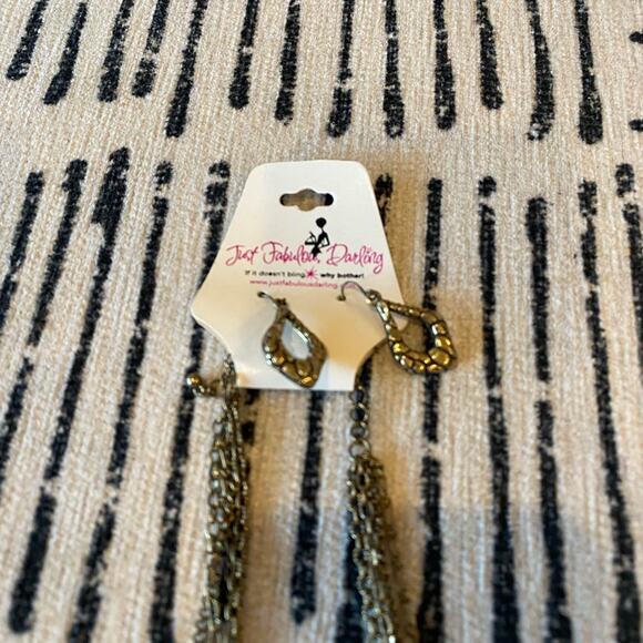 Set of Two Statement Necklaces - Picture 4 of 5